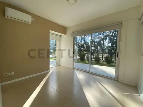 3 ambientes en PB con jardín propio y 2 cocheras en El Palmar Nordelta