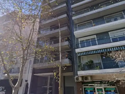 Departamento de 2 ambientes al frente con balcón amoblado