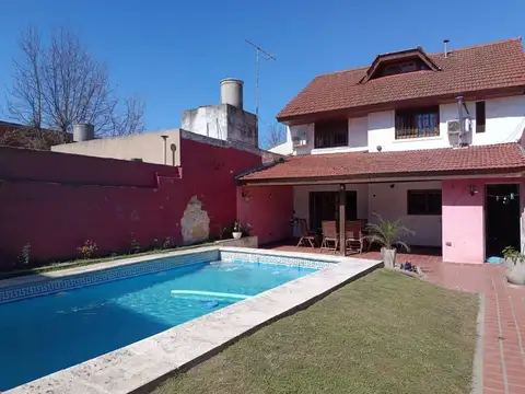 CASA 4 AMB. EN VENTA EN SAN FERNANDO CON  PILETA
