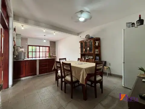 Casa 7 ambientes con 3 baños