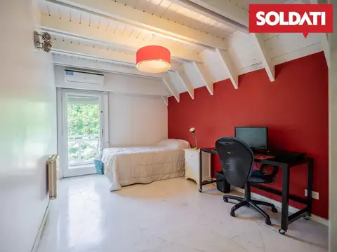 Casa en Venta con 3 cocheras