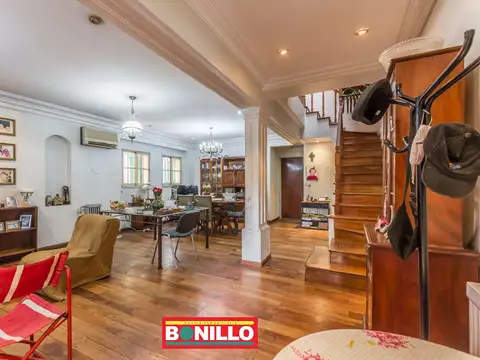 Casa 7 ambientes con 4 baños