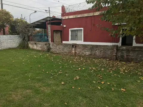 VENTA CASA 4 AMB. CON LOTE CONTIGUO. IDEAL CONSTRUCTOR. 17X2