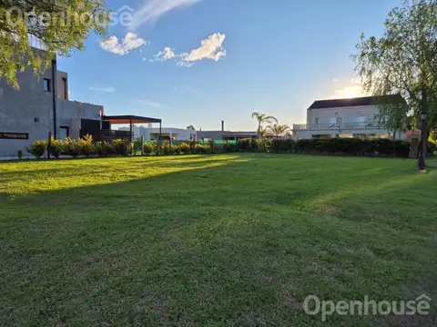 Venta Excelente lote en Barrio Santa Emilia