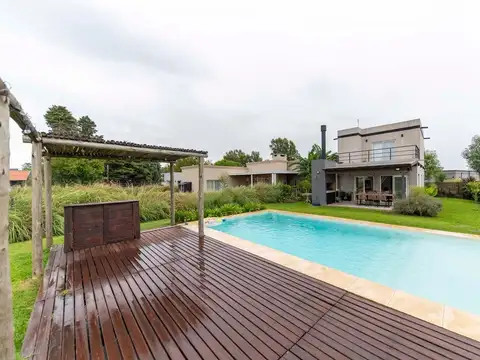 VENTA CASA 3 AMB C/PILETA STA LUCIA PILAR DEL ESTE