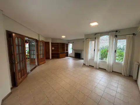 Casa en Venta con 4 cocheras