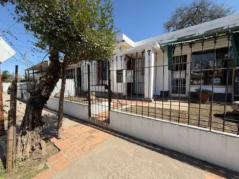 VENTA CASA VILLA ALLENDE CON LOCAL Y 2 DPTOS RENTA