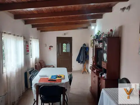 Casa en venta - 2 Dormitorios 1 Baño - 246Mts2 - City Bell
