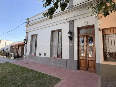 CASA EN VENTA DE 3 DORMITORIOS CENTRICA LAGUNA DE CHASCOMUS