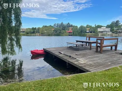 Casa al agua en barrio La laguna -Rincón de Milberg