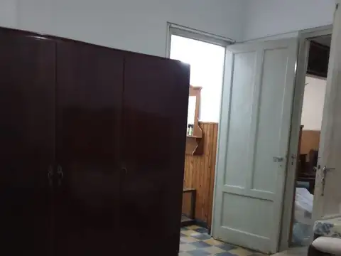Casa 7 ambientes con 2 baños