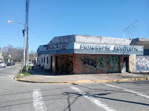 Local más depósito. totalmente a reciclar.