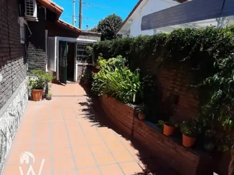 Vendo o permuto excelente casa en Barrio Somisa