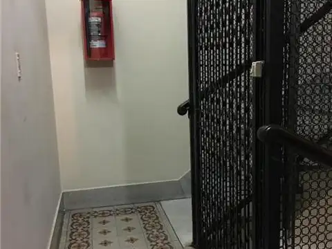 Oficina 6 ambientes con 2 baños