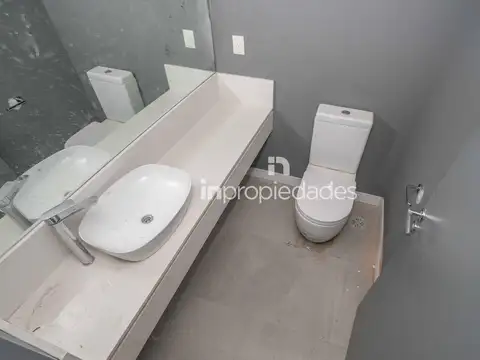BAJO BELGRANO- Oficina premium de 150 m2 a estrenar con cochera en edificio AAA piso ALTO- VENTA