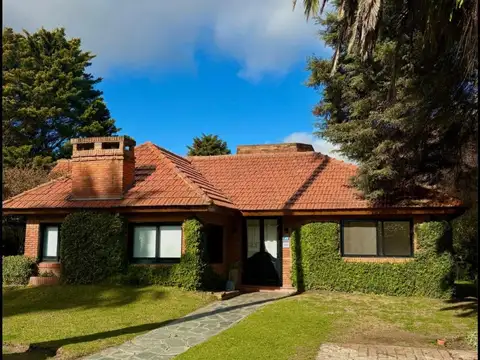 Casa en Venta con pileta en Country El Paraiso