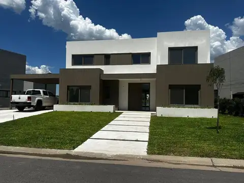 Casa en Venta - 4 dormitorios -