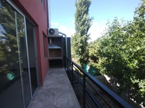 Depto Tipo Casa en Venta con 1 cocheras