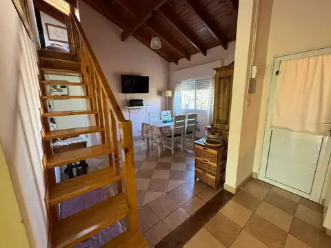 Departamento con 2 dormitorios y balcón al frente