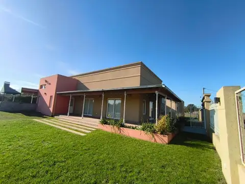 Casa en gardey con piscina, parrilla, parque y salón de fies