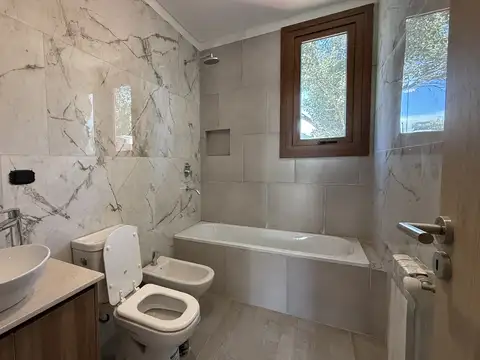 Casa 3 ambientes con 2 baños