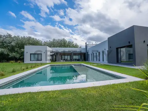 Casa 5 ambientes con 3 baños
