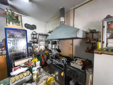 CASA C/2 LOCALES A LA CALLE EN PINTO AL 3400 - 223 M2 DE LOTE 139 M2 CUBIERTOS JARDIN TODO SOL