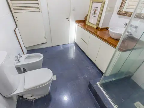 Casa 6 ambientes con 5 baños