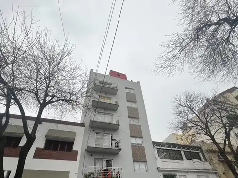 Amplio semipiso de 2 ambientes Con cochera en Boedo