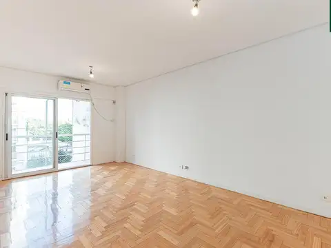 Excelente 3 ambientes muy luminoso al frente.