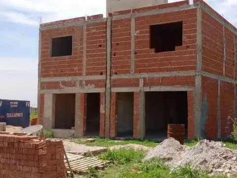 Casa 4 ambientes con 2 baños