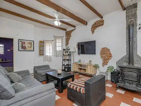 Venta - 2  propiedades C/ Cochera - San Justo.