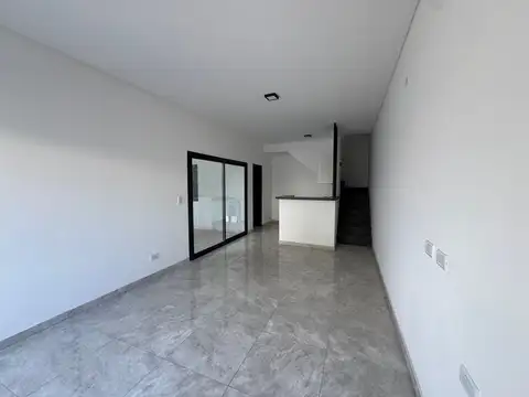 Depto Tipo Casa en Venta con 2 cocheras