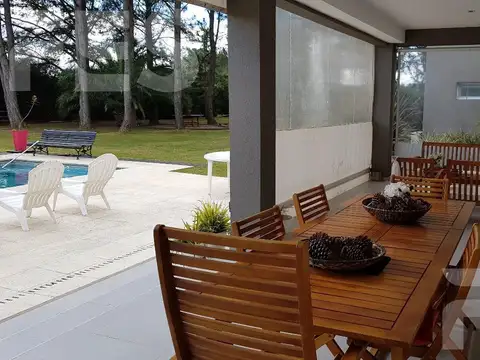 Casa en Venta con 4 cocheras