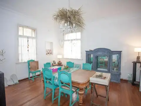 Casa 5 ambientes con 2 baños
