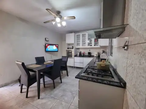 Casa 5 ambientes con 2 baños
