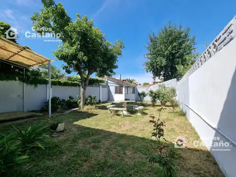 Solido Chalet 7 Amb. 300m2 De Lote Y 35m De Fondo, Play-room y 3 baños