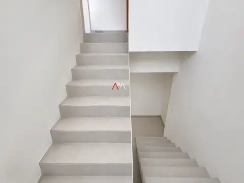 Casa en Venta con 6 cocheras