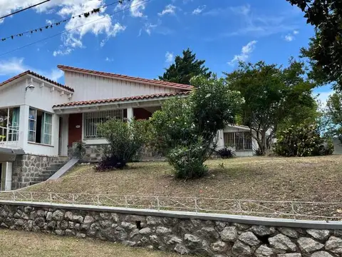 VENTA CASA 4 DOR 2 BAÑOS PARQUE EN VALLE HERMOSO