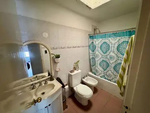 VENTA CASA PARQUE CHACABUCO 3 DORMITORIOS PILETA