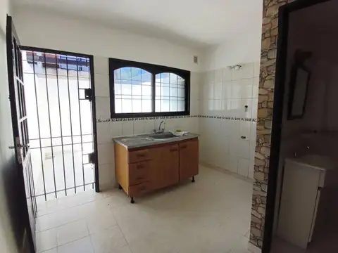 Casa en Alquiler con 1 cochera