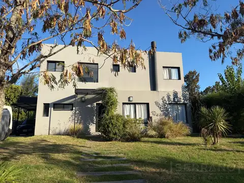 DEV. Alquiler casa 5 amb en el Barrio san Agustin, Villanueva . A 10min de panamericana y proximo al centro comercial vila terra