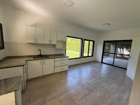 Casa en Alquiler con 2 cocheras