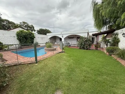 Casa en Venta con 2 cocheras