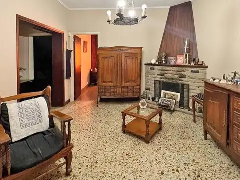 Casa 3 ambientes con 1 baño