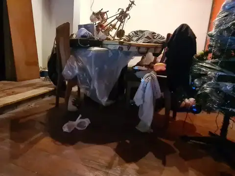 EN VENTA GRAN CHALET EN EL PALOMAR DE 5 AMBIENTES A DOS CUADRAS DE EST. DE EL PALOMAR - FICHA 8301