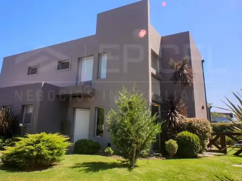 Nuevoingreso! Casa a la venta en Los Naranjos!