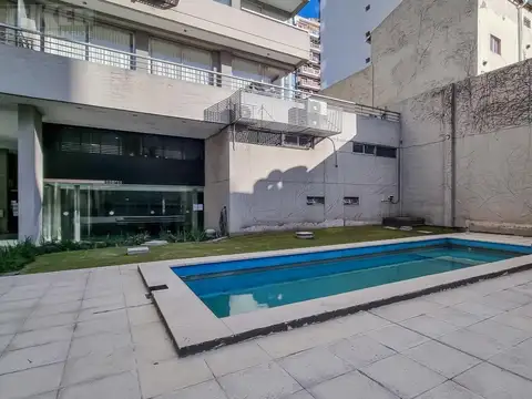 Monoambiente super luminoso c/balcón.