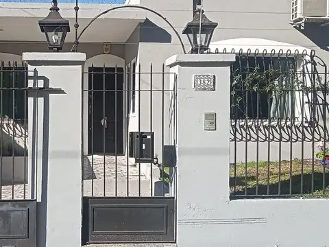 VENTA - CASA 4 AMBIENTES - QUINCHO - COCHERA - CASTELAR