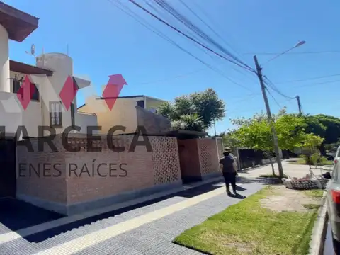 ALQUILER CASA CUATRO DORMITORIOS BARRIO LEJOS DE BUENOS AIRES